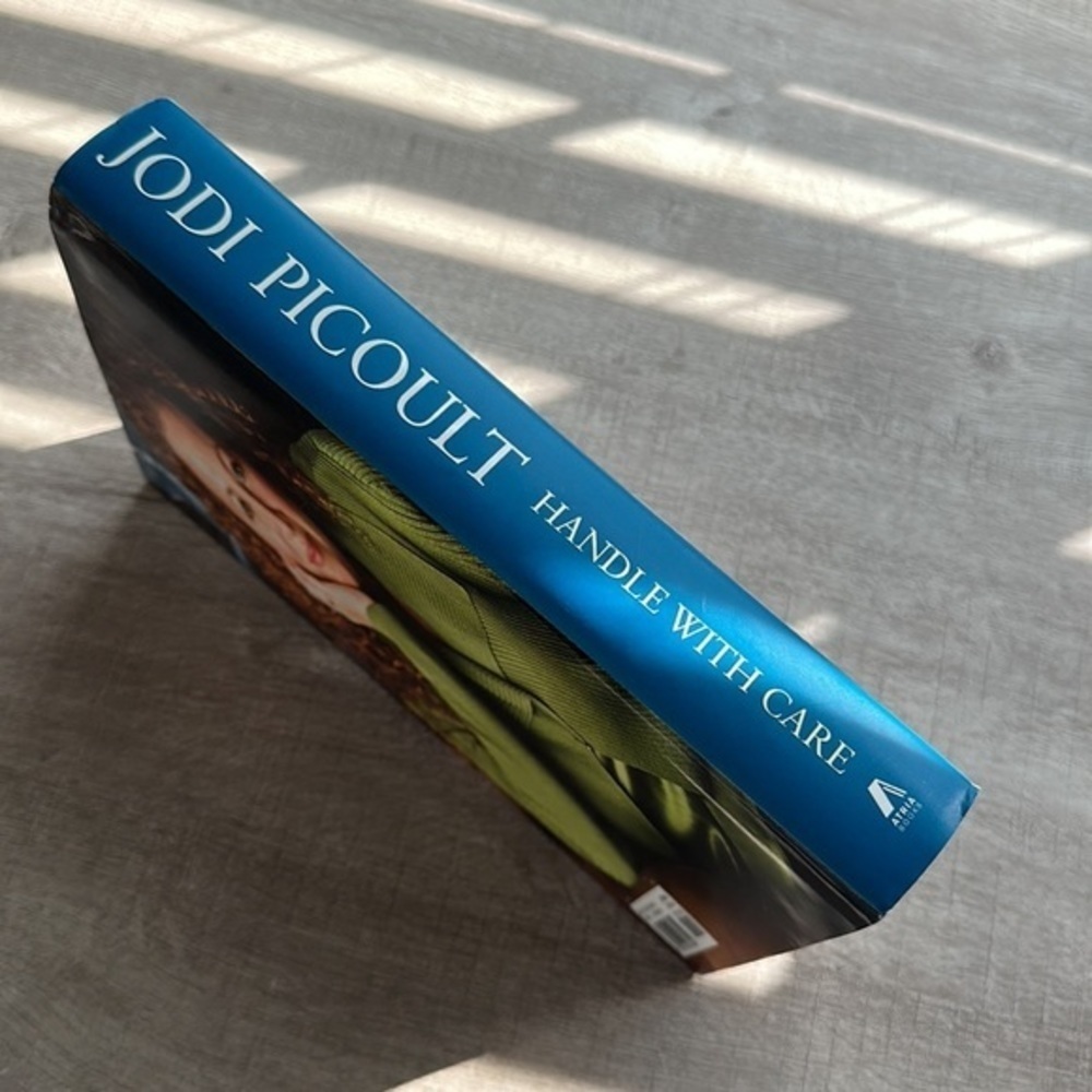 “Handle with Care”hardcover book by bestselling author Jodi Picoult NEVER OPENED - Picture 2 of 6